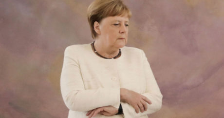 Меркель затрясло в третий раз