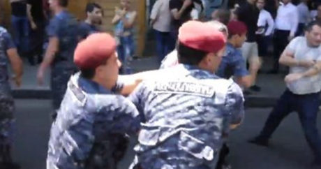 В Ереване задержали сторонников Кочаряна