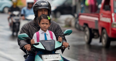 В Индонезии тучных полицейских отправили худеть