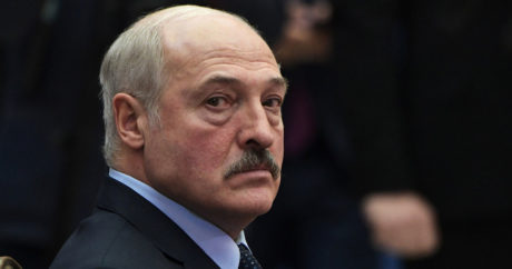 Лукашенко потребовал от белорусов выбрать между Россией и НАТО