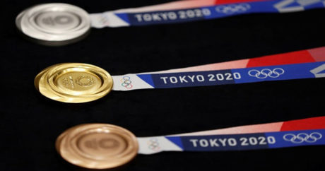 В Токио презентовали медали летней Олимпиады-2020, изготовленные из переработанных гаджетов