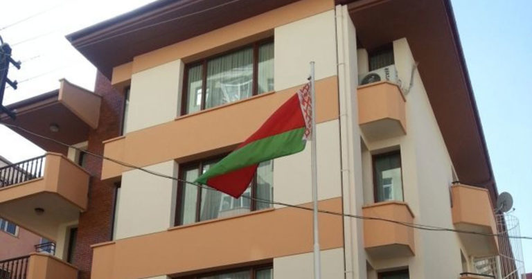 Раненого в Турции белорусского дипломата перевели в обычную палату