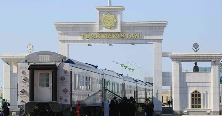 Туркменистан не разрешил транзит таджикских грузов через свою территорию