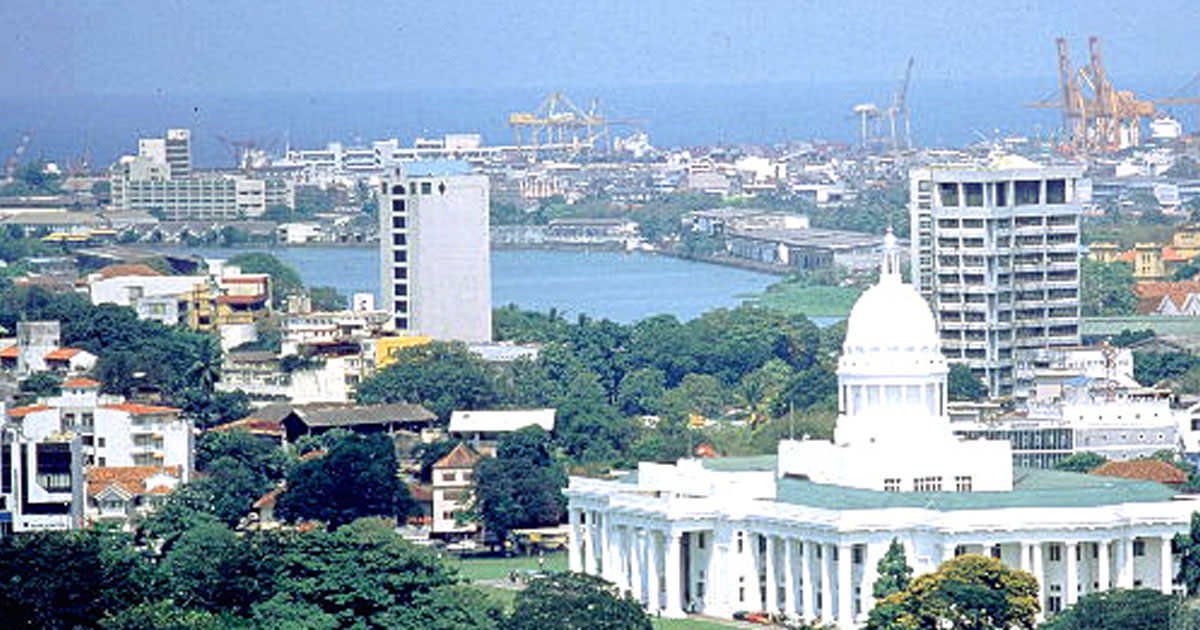 Крупные города шри ланки. Шри-Джаяварденепура-котте столица. Шри Ланка столица Коломбо. Коломбо Шри-Ланка достопримечательности. Шри Ланка правительство.