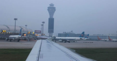 В пекинском аэропорту отменили почти 600 рейсов
