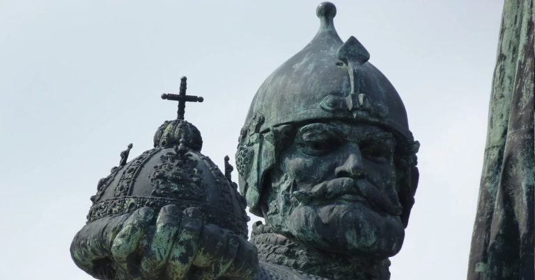 Сибирские татары против памятника захватчику региона Ермаку