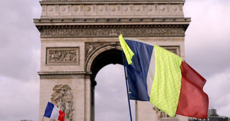 Желтые жилеты выступили против саммита G7 в Париже