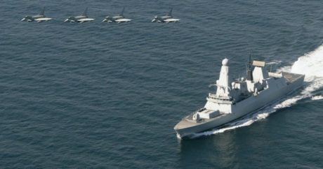 Британский эсминец Defender направлен в Ормузский пролив для охраны торговых судов