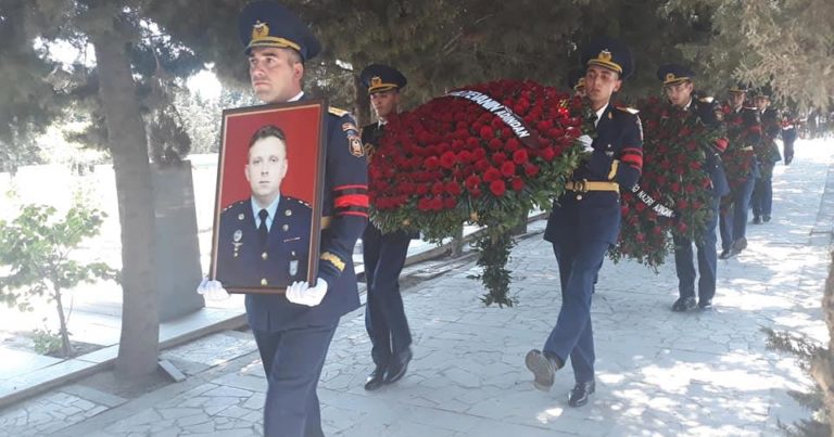 В Баку погибшего военного пилота Рашада Атакишиева предали земле-  Фото.Видео