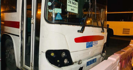 В Баку столкнулись мотоцикл и автобус — ФОТО