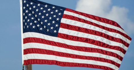 Посольство США приспустит флаг в связи с недавними событиями