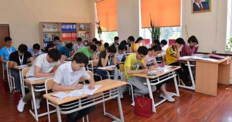 В Азербайджане с завтрашнего дня начнется перевод учащихся в электронной форме