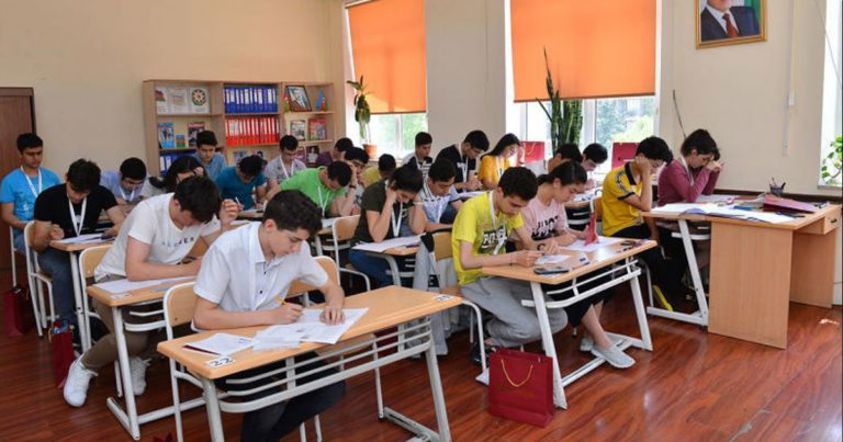 В Азербайджане с завтрашнего дня начнется перевод учащихся в электронной форме