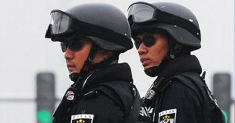 Отряды военной полиции Китая собрались у границы с Гонконгом