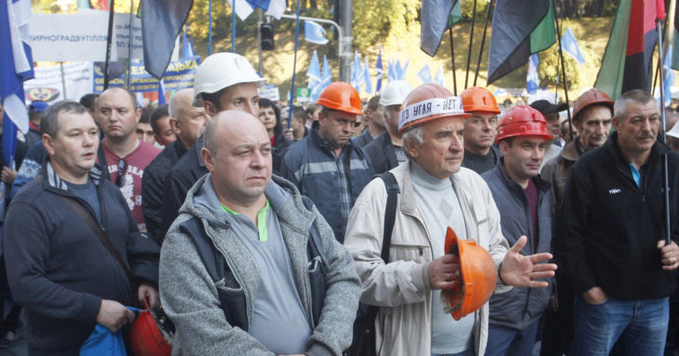 На Донбассе бастуют шахтеры из-за отсутствия зарплаты