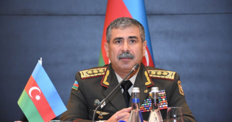 Министр обороны Азербайджана едет в Россию