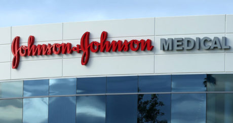 В США Johnson & Johnson обязали выплатить $572 млн по делу об опиоидах