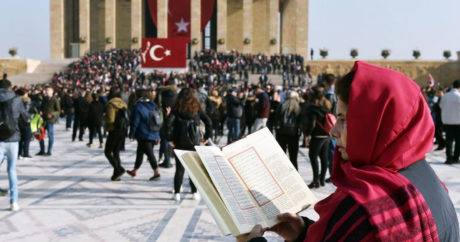 В Турции власти сожгли более 300 тысяч книг