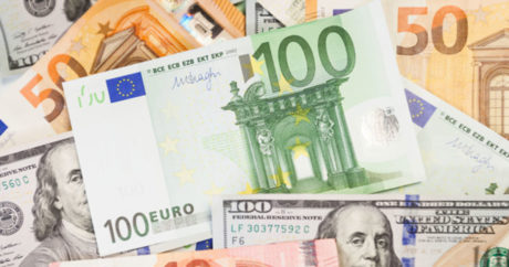В Украине подешевел доллар, а курс евро упал ниже психологической отметки
