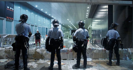 Полиция Гонконга задержала трех человек по делу о штурме парламента