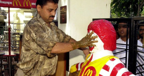 В Индии бойкотируют Макдональдс за продажу халяльного мяса