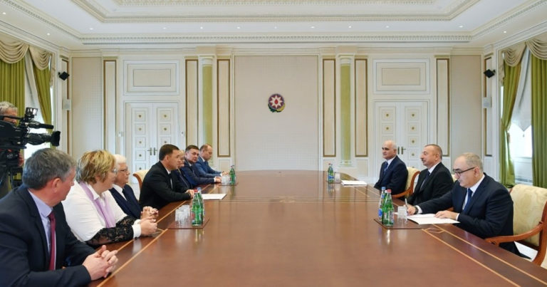 Президент Ильхам Алиев принял делегацию во главе с губернатором Свердловской области