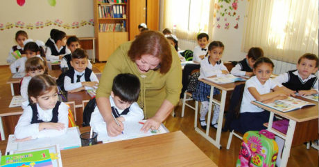 В Бакинских школах продлен срок приема детей в первый класс