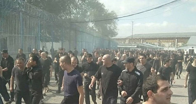 В Дагестане заключенные устроили бунт — ВИДЕО