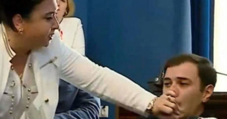 Потасовка в парламенте Грузии: Эка Беселия ударила коллегу по губам -Видео