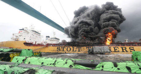 В Южной Корее загорелось грузовое судно — ФОТО — ВИДЕО
