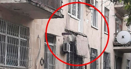 В Баку обрушился балкон жилого дома