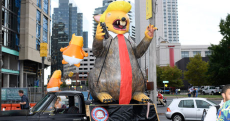 Шар с Трампом в образе крысы подняли в воздух жители Балтимора