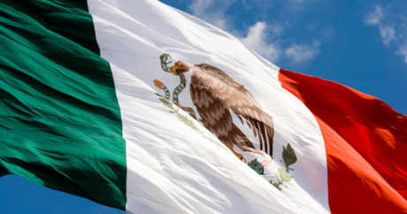 В Мексике недовольные жители привязали мэра к пикапу и поволокли по улицам