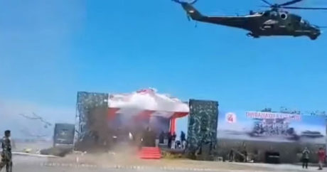 Ми-35 сдул конструкции на военном параде в Индонезии