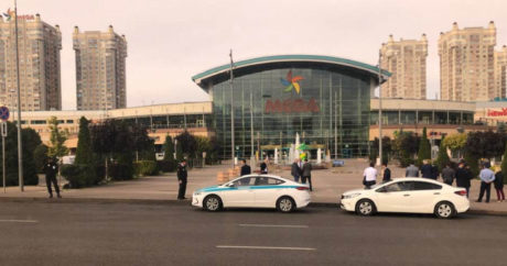 Крупнейший торговый центр Алматы оцеплен