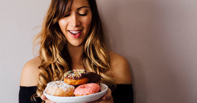 Пора расстаться! 12 пищевых привычек, которые мешают нам похудеть