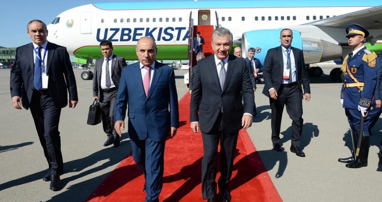 Президент Узбекистана прибыл с визитом в Азербайджан