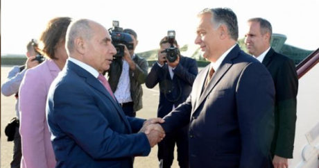Премьер-министр Венгрии прибыл в Азербайджан