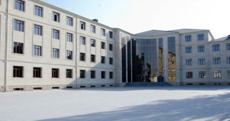 В Баку директора десяти школ сняты с работы
