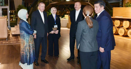 Ильхам и Мехрибан Алиевы участвовали в совместном ужине с высокими гостями саммита в Баку