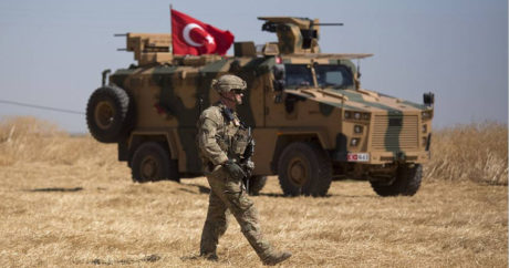 Турция стягивает дополнительные войска на границу с Сирией