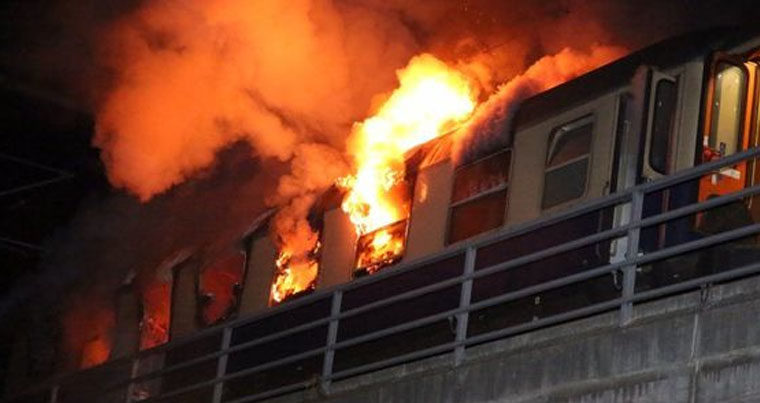 В Германии сгорел поезд с футбольными фанатами