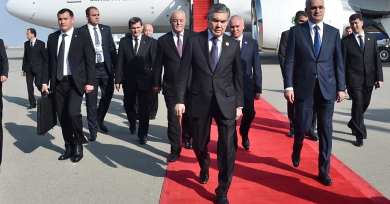 Президент Туркменистана прибыл в Азербайджан