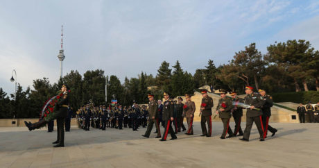 Министры обороны стран СНГ посетили Аллею шехидов