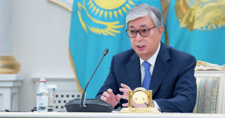 Президент Казахстана предложил отменить регистрацию иностранцев в стране