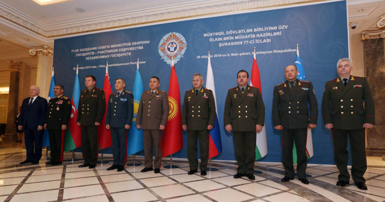 В Баку состоялась встреча встреча министров обороны Азербайджана и России