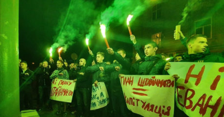 В Украине прошли акции протеста против подписания «формулы Штайнмайера»