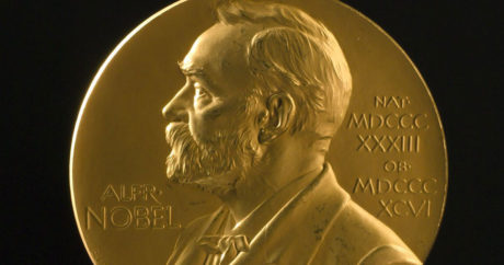 Премию памяти Нобеля присудили за экспериментальный подход к борьбе с бедностью