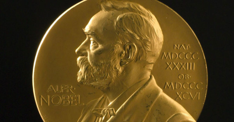 Премию памяти Нобеля присудили за экспериментальный подход к борьбе с бедностью