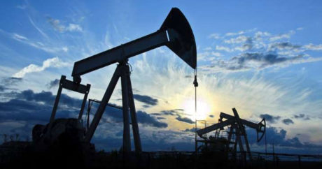 Под санкциями США находится треть мировых запасов нефти, посчитал эксперт